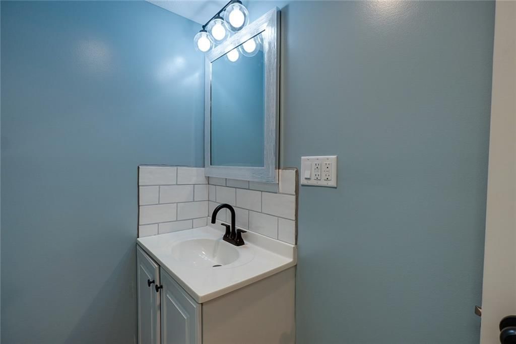 2100 N York Street — photo 33