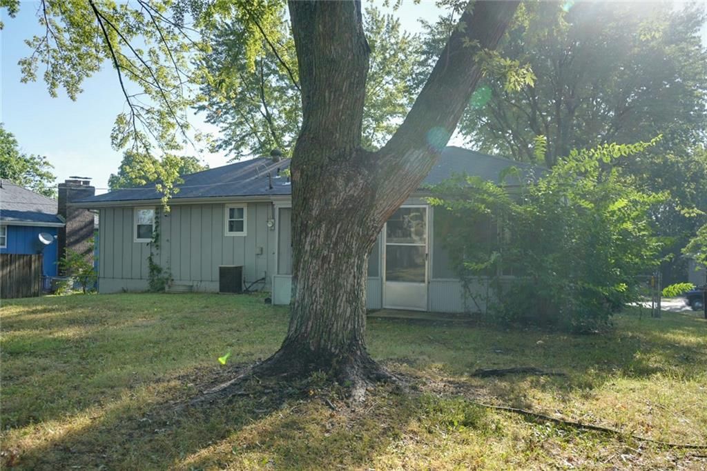 2100 N York Street — photo 39