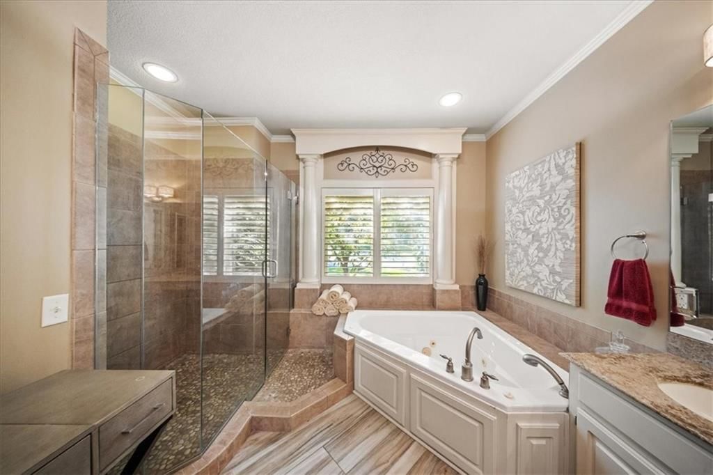 2329 NE Lake Breeze Lane — photo 39