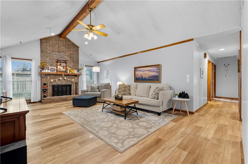 Photo 6 of 31 - 14229 S Raintree Drive