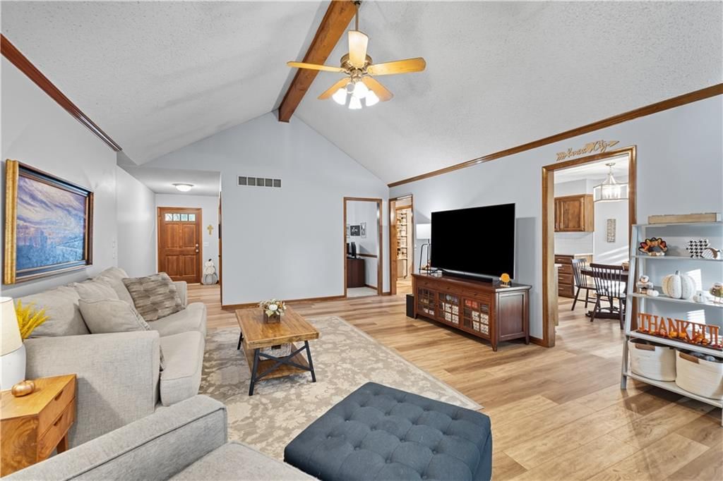 Photo 8 of 31 - 14229 S Raintree Drive