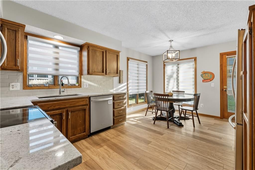 Photo 12 of 31 - 14229 S Raintree Drive