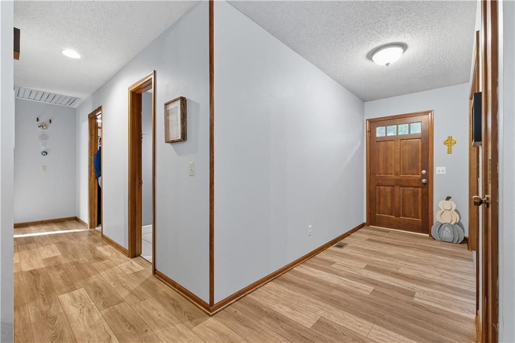 Photo 14 of 31 - 14229 S Raintree Drive