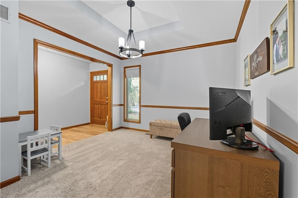 Photo 15 of 31 - 14229 S Raintree Drive