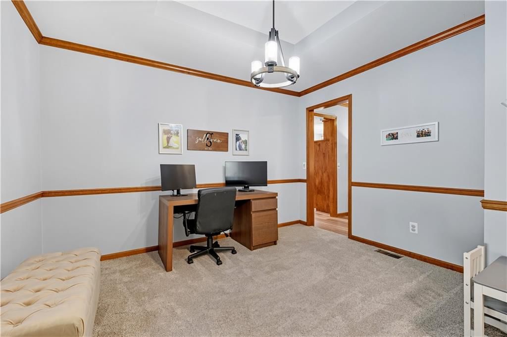 Photo 16 of 31 - 14229 S Raintree Drive