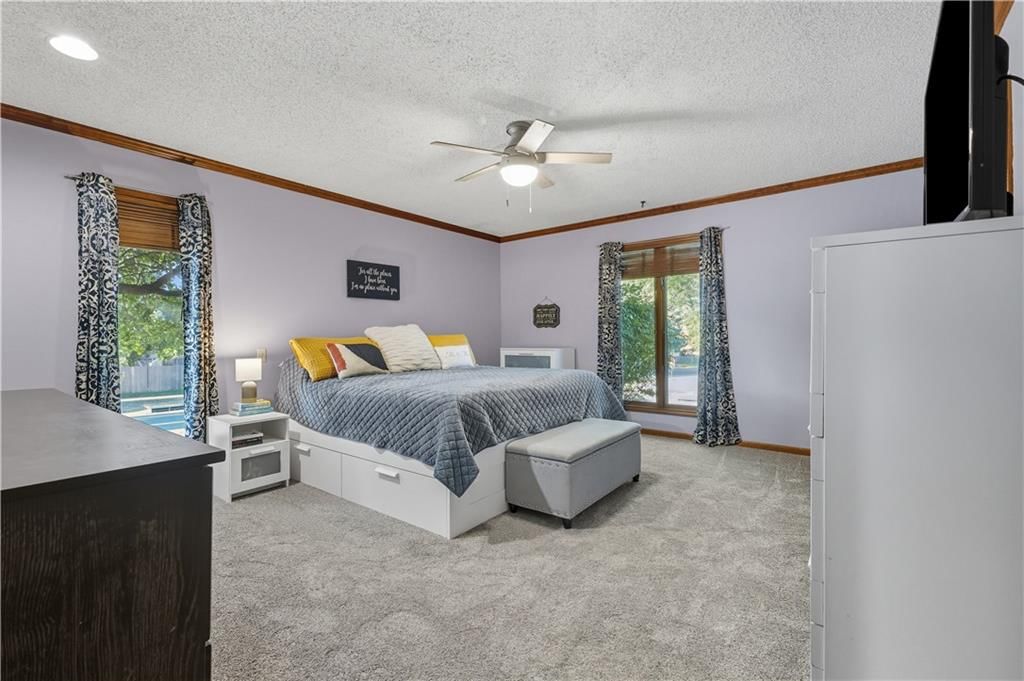 Photo 17 of 31 - 14229 S Raintree Drive