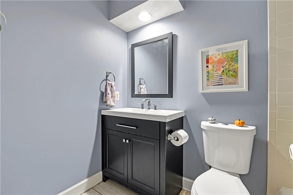 Photo 22 of 31 - 14229 S Raintree Drive