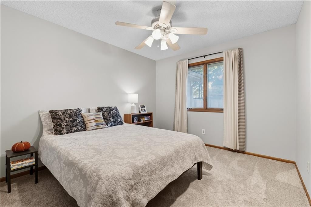 Photo 23 of 31 - 14229 S Raintree Drive