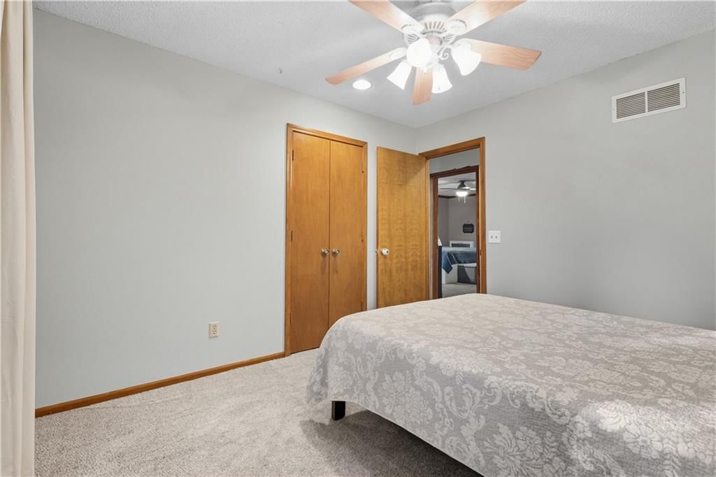 Photo 24 of 31 - 14229 S Raintree Drive