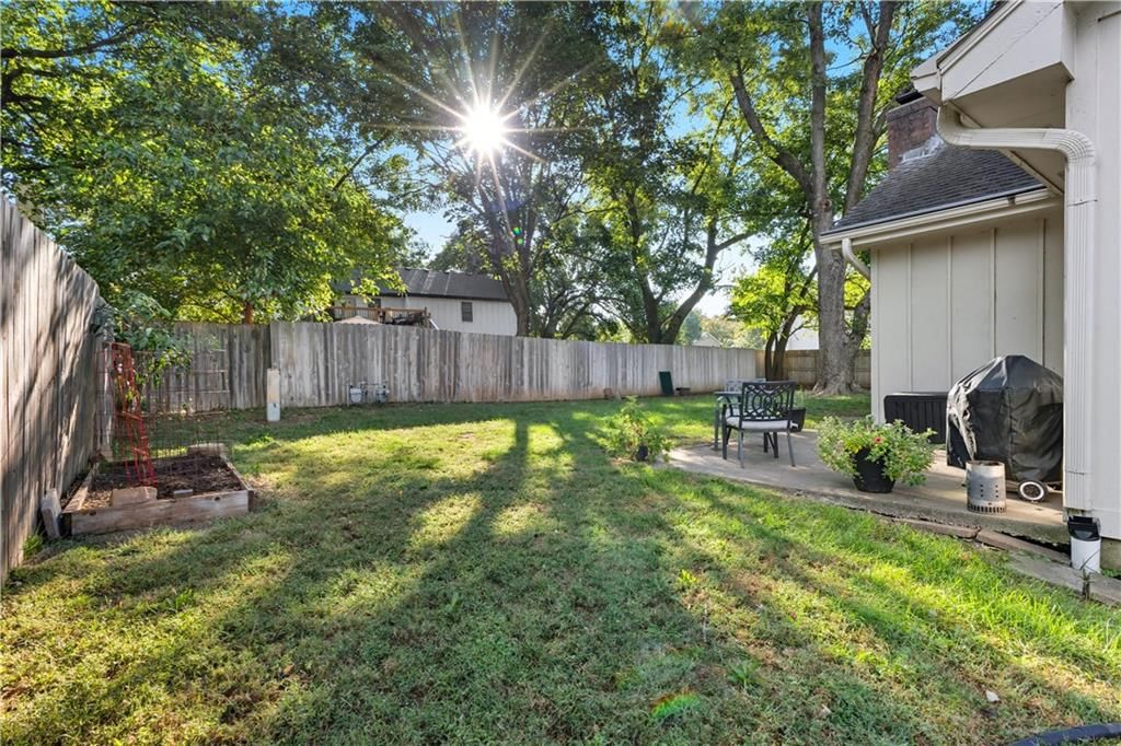 Photo 27 of 31 - 14229 S Raintree Drive