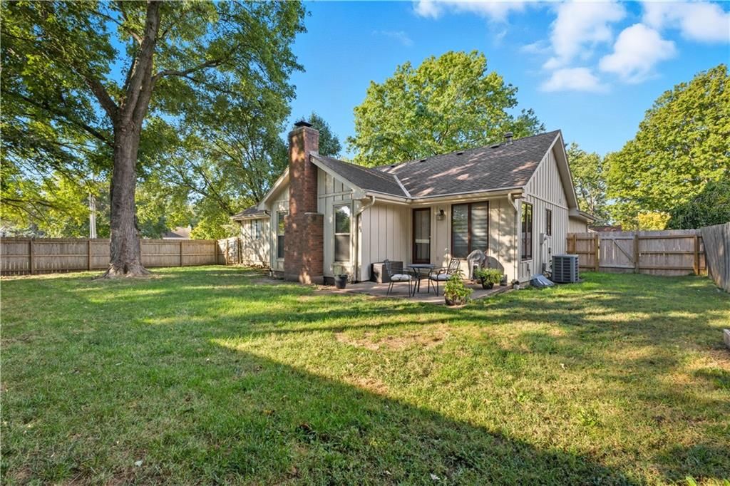 Photo 28 of 31 - 14229 S Raintree Drive