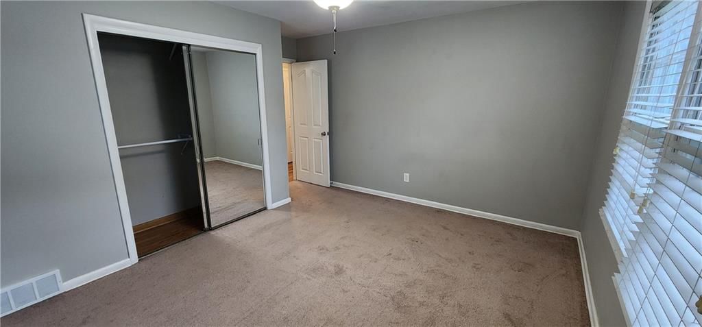 Photo 11 of 32 - 8417 W 91st Street