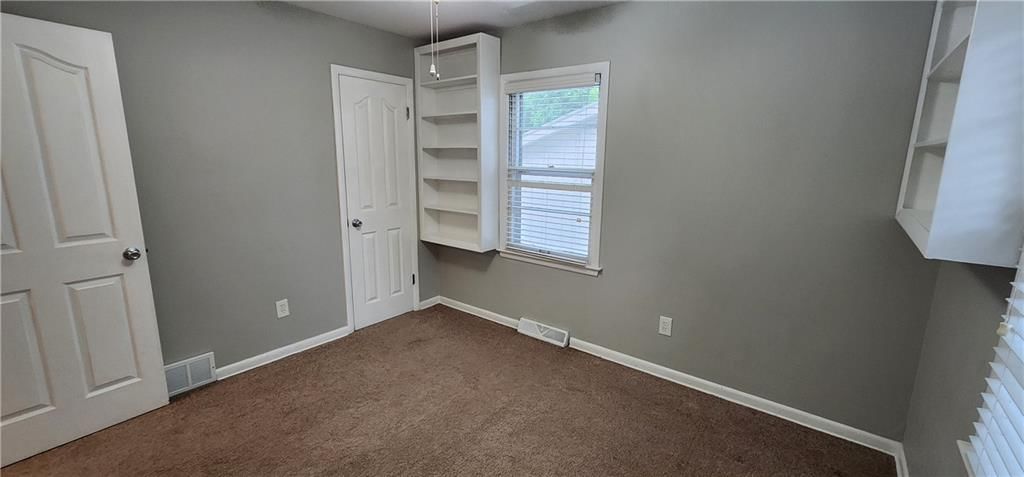 Photo 14 of 32 - 8417 W 91st Street