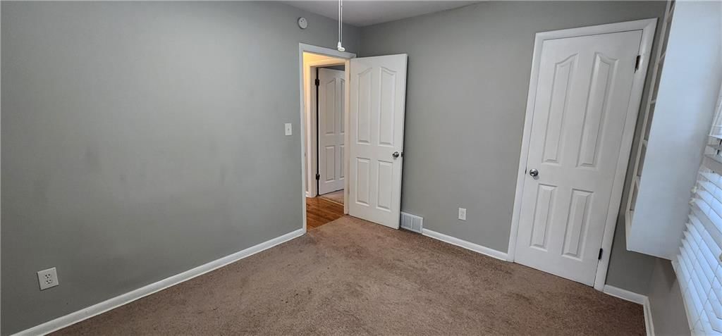 Photo 15 of 32 - 8417 W 91st Street