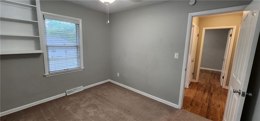 Photo 16 of 32 - 8417 W 91st Street