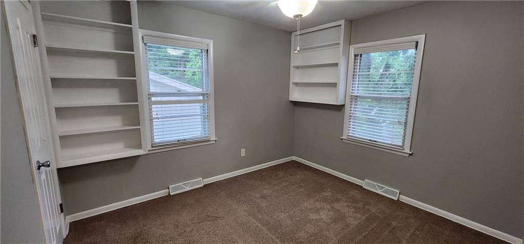 Photo 17 of 32 - 8417 W 91st Street