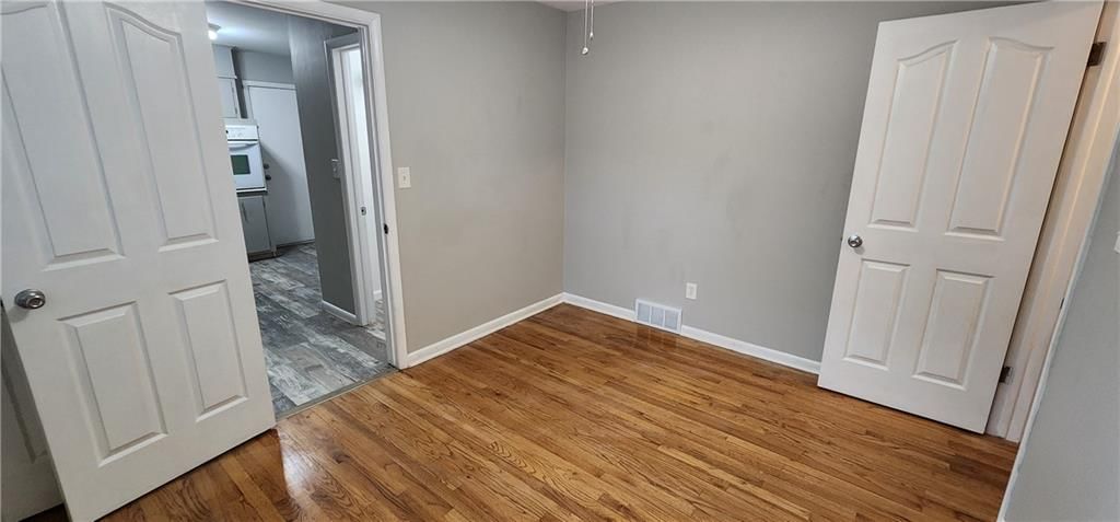 Photo 20 of 32 - 8417 W 91st Street