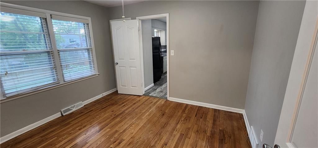 Photo 21 of 32 - 8417 W 91st Street