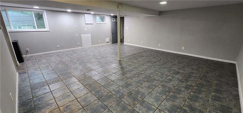 Photo 24 of 32 - 8417 W 91st Street