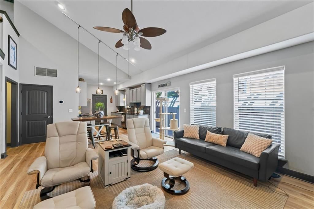 Photo 10 of 62 - 232 L Street