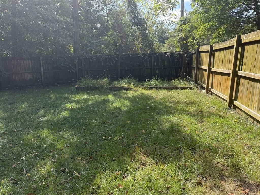 Photo 5 of 5 - 1504 Hawthorne Circle
