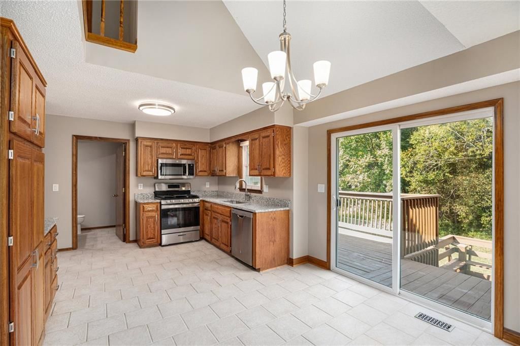 3665 SW Kimstin Circle — photo 9