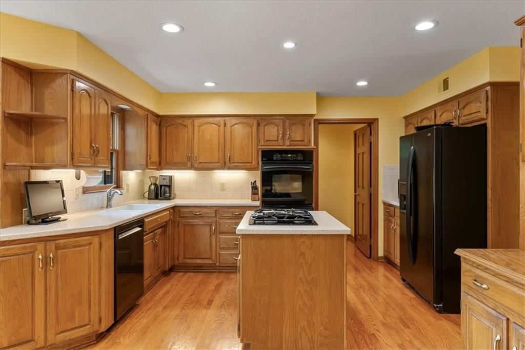 Photo 14 of 47 - 2401 W 123rd Terrace