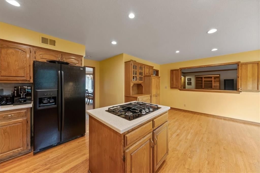 Photo 17 of 47 - 2401 W 123rd Terrace