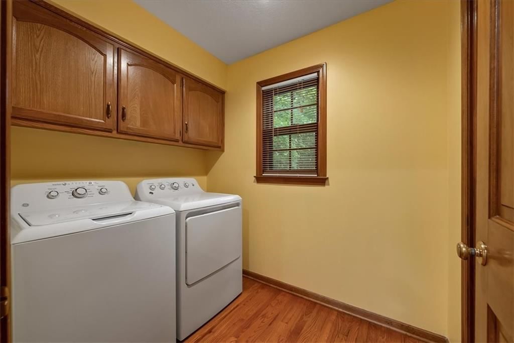 Photo 20 of 47 - 2401 W 123rd Terrace