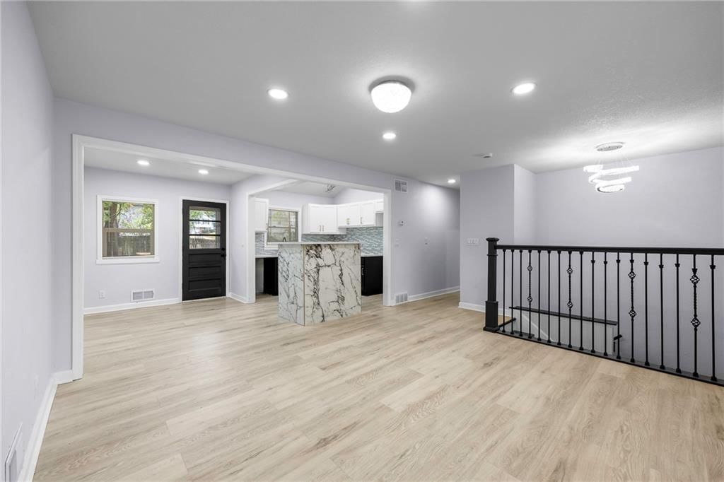 8712 E 110th Terrace — photo 3