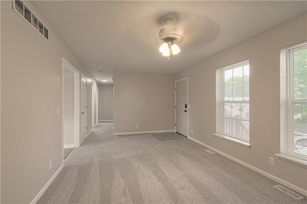 1017 Rose Avenue — photo 5