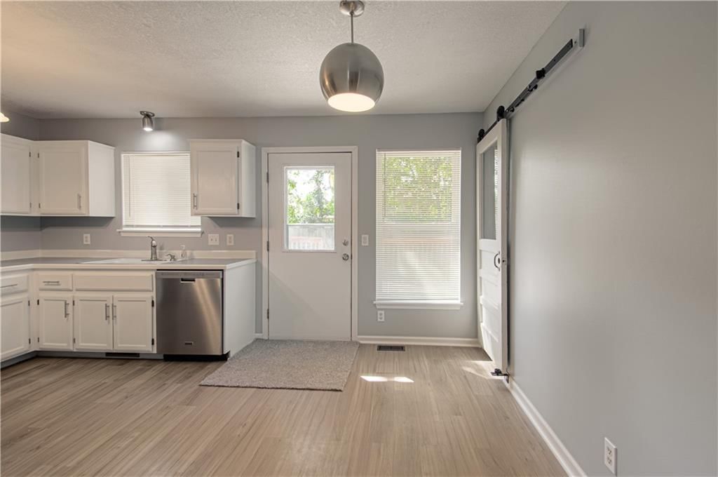 1017 Rose Avenue — photo 6