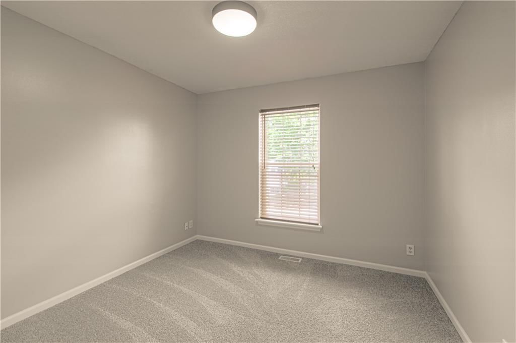 1017 Rose Avenue — photo 15