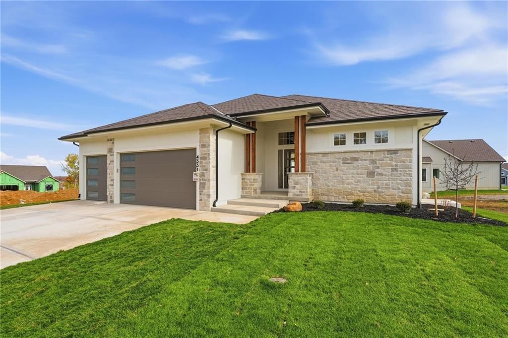 4331 NE Hideaway Drive, Lee's Summit, MO