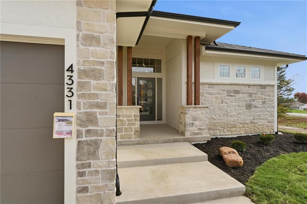 4331 NE Hideaway Drive — photo 2