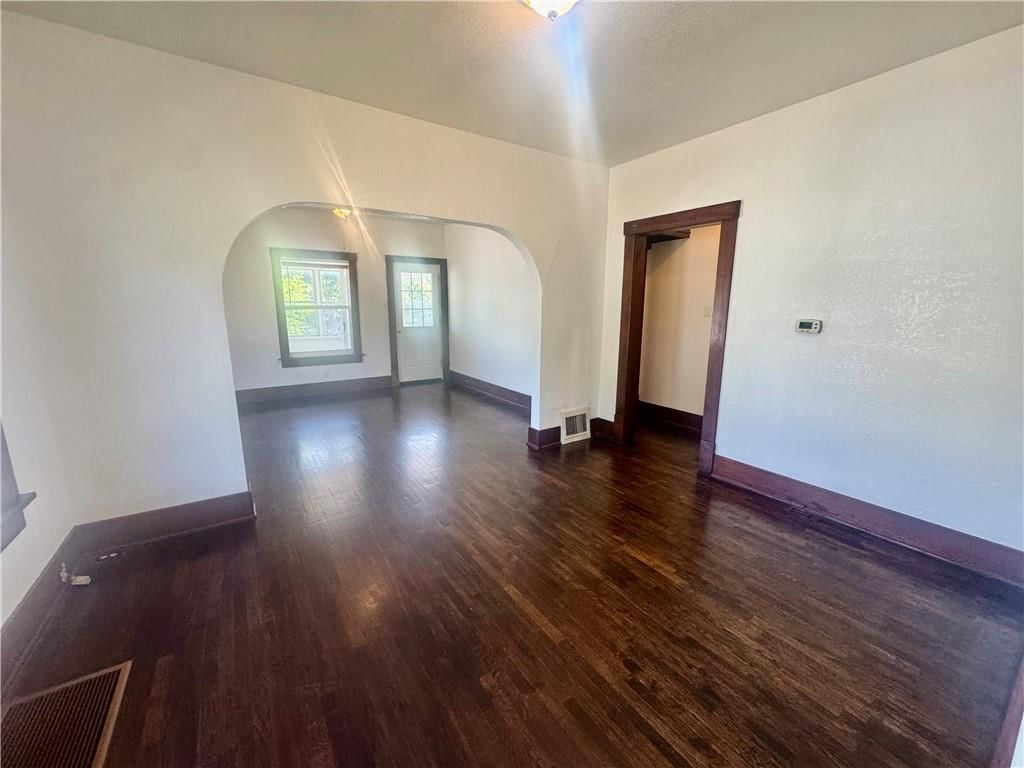 1011 N Broadway Street — photo 9