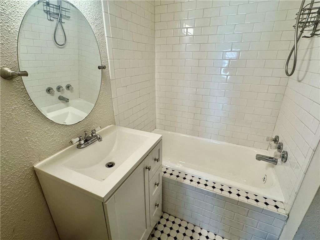 1011 N Broadway Street — photo 13