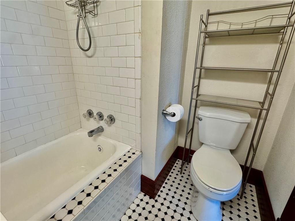 1011 N Broadway Street — photo 14