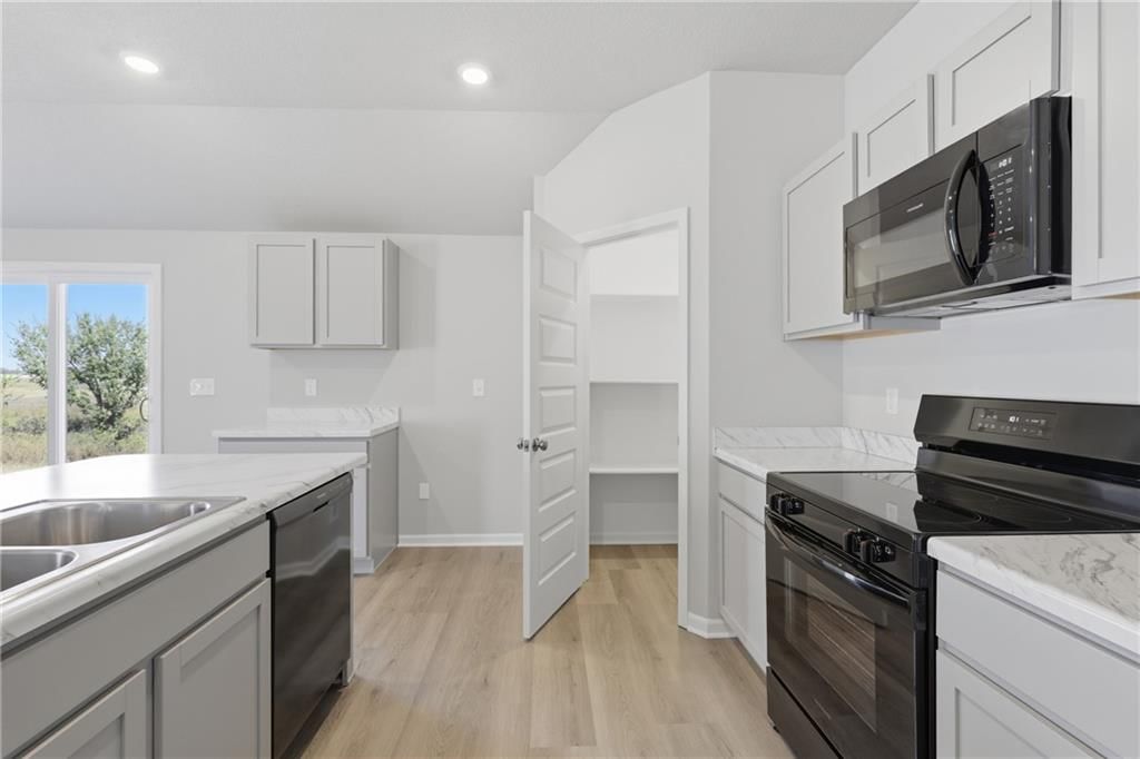534 W Fountain Street — photo 9