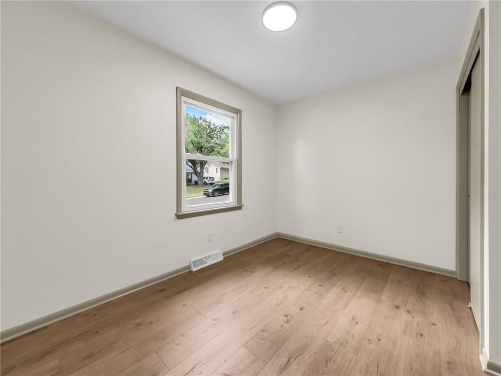 3921 S Delaware Avenue — photo 19