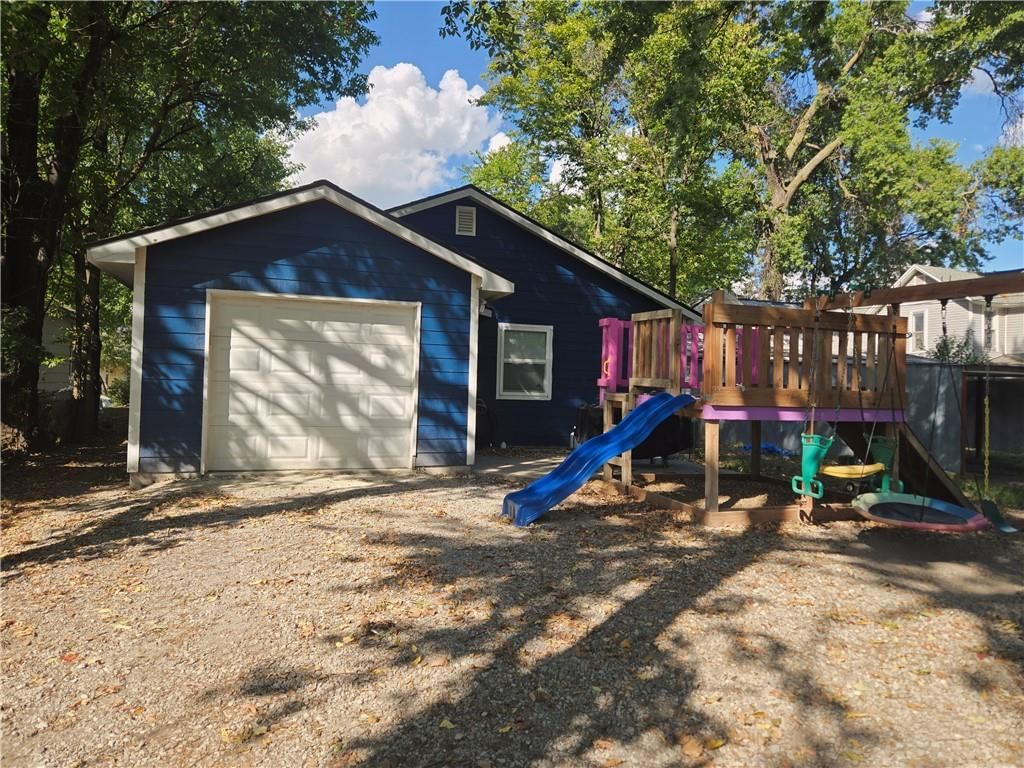 310 E Park Street — photo 16