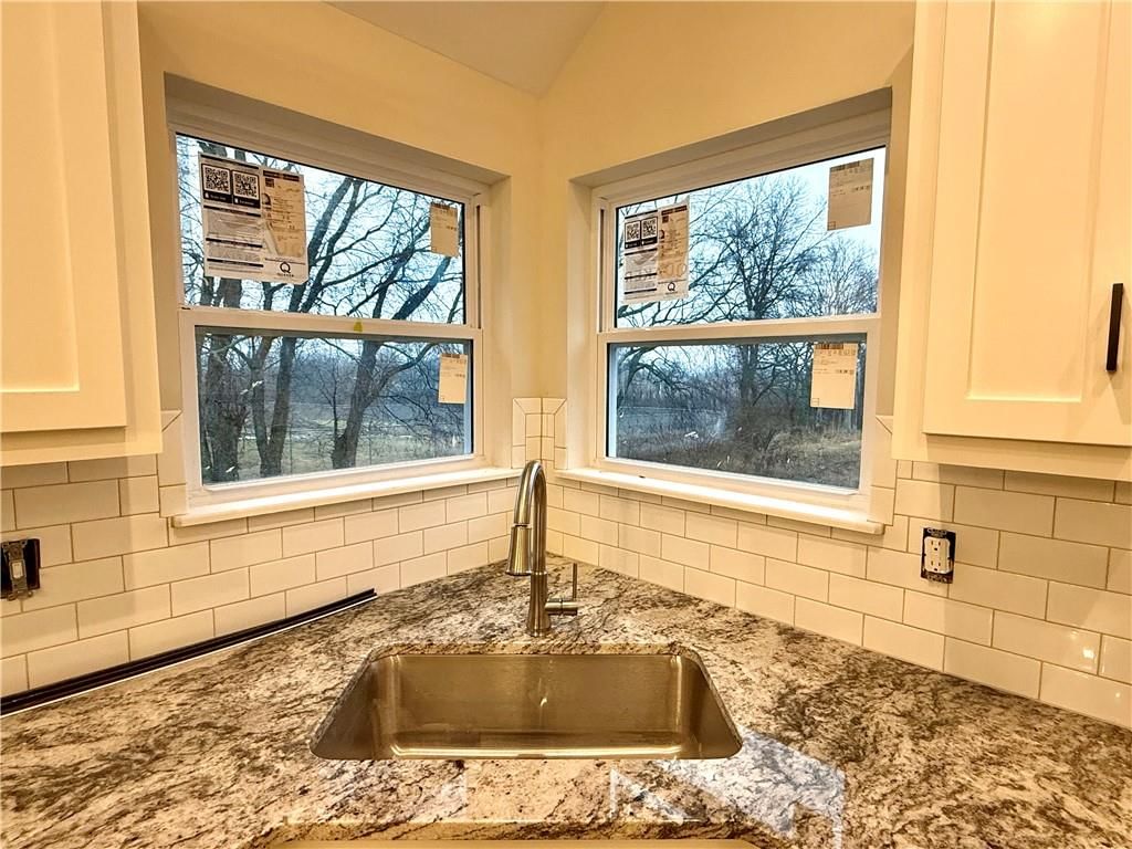 11902 N Bellaire Avenue — photo 4