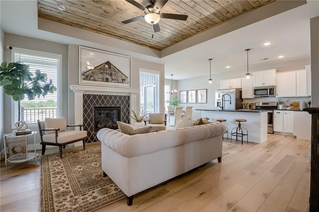 27002 E Olive Drive, Lee's Summit, MO