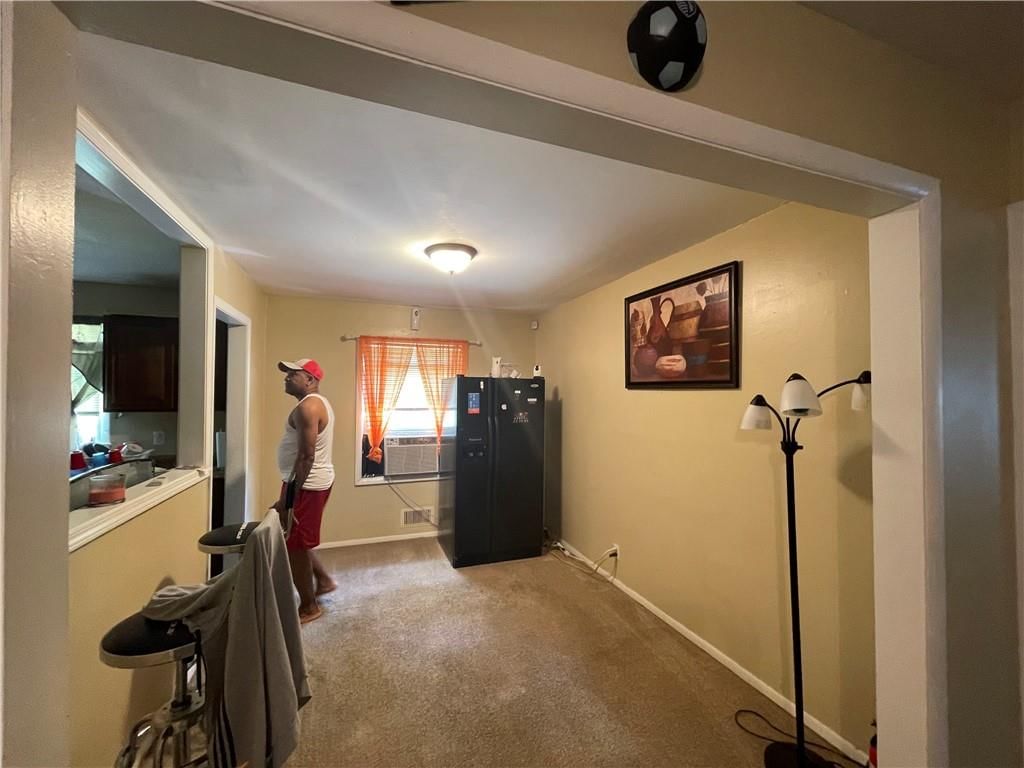 Photo 7 of 9 - 1537 E 50TH Street