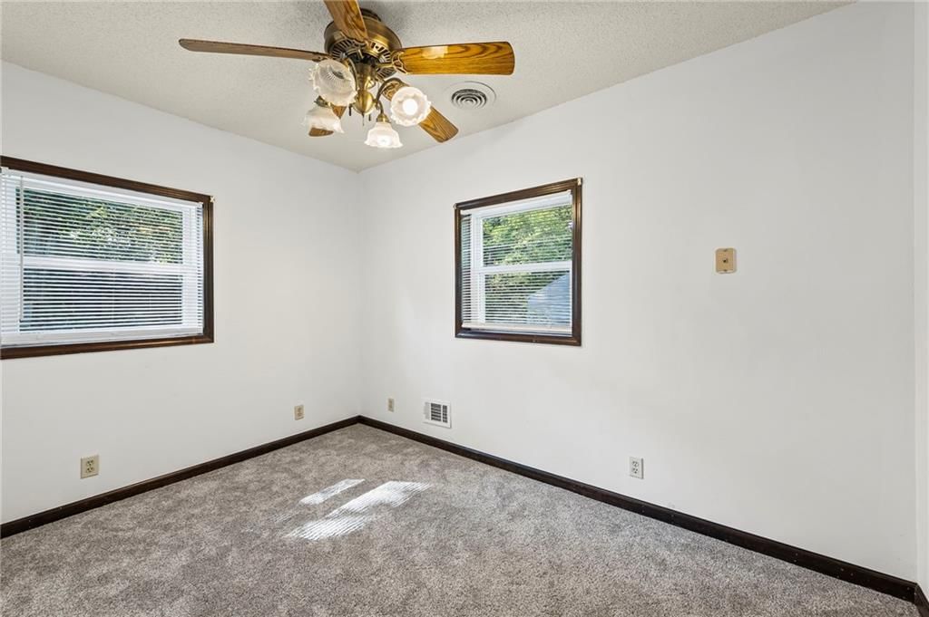 4535 Lafayette Avenue — photo 11