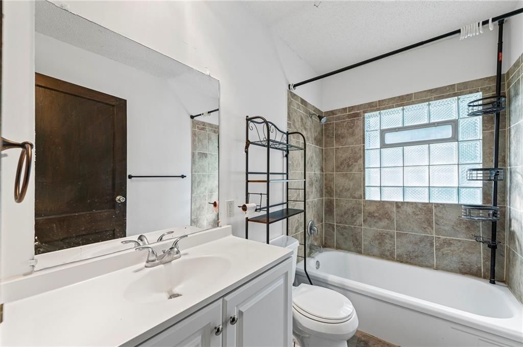4535 Lafayette Avenue — photo 13