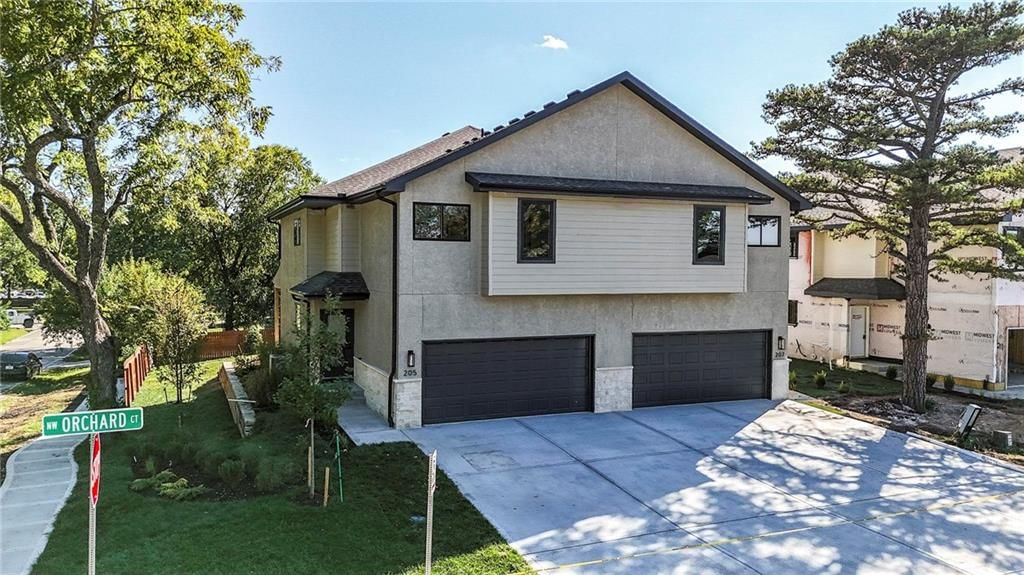 205 NW Orchard Court, Lee's Summit, MO
