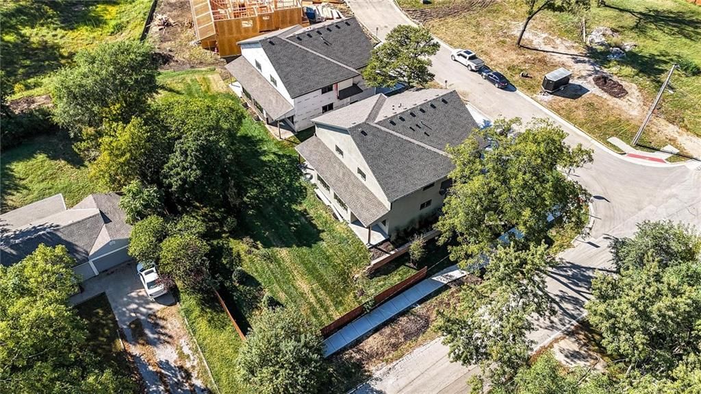 205 NW Orchard Court — photo 3