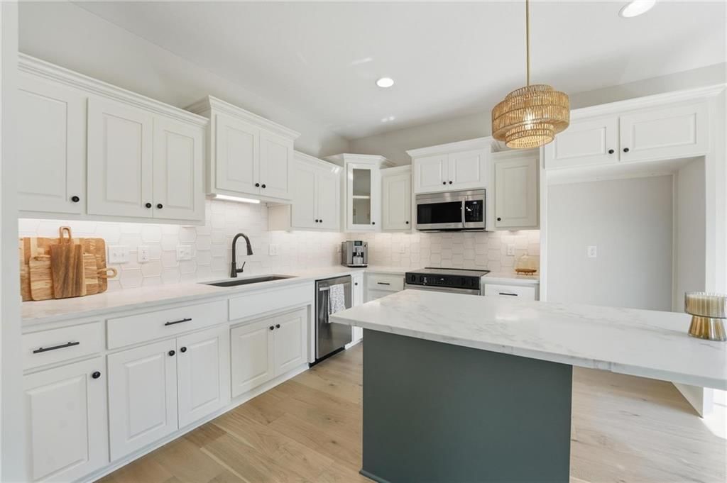 207 NW Orchard Court — photo 3
