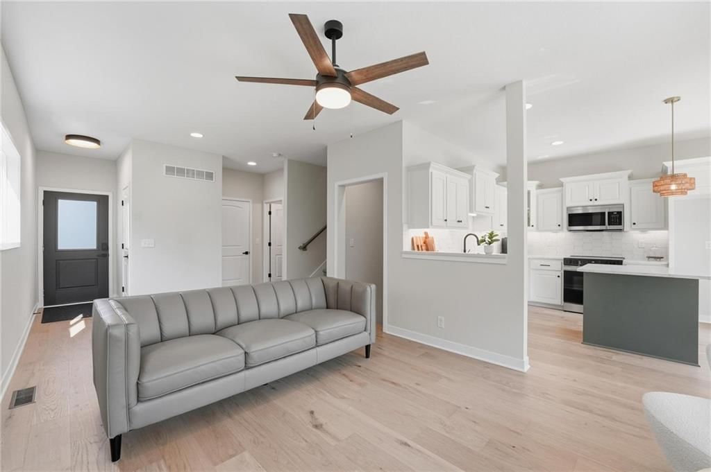 207 NW Orchard Court — photo 4